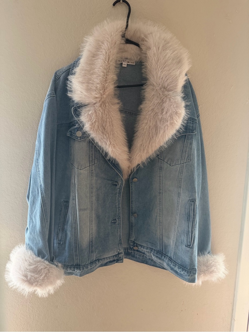 Faux-Fur Collar Denim Jacket - Light Blue Size L/XL